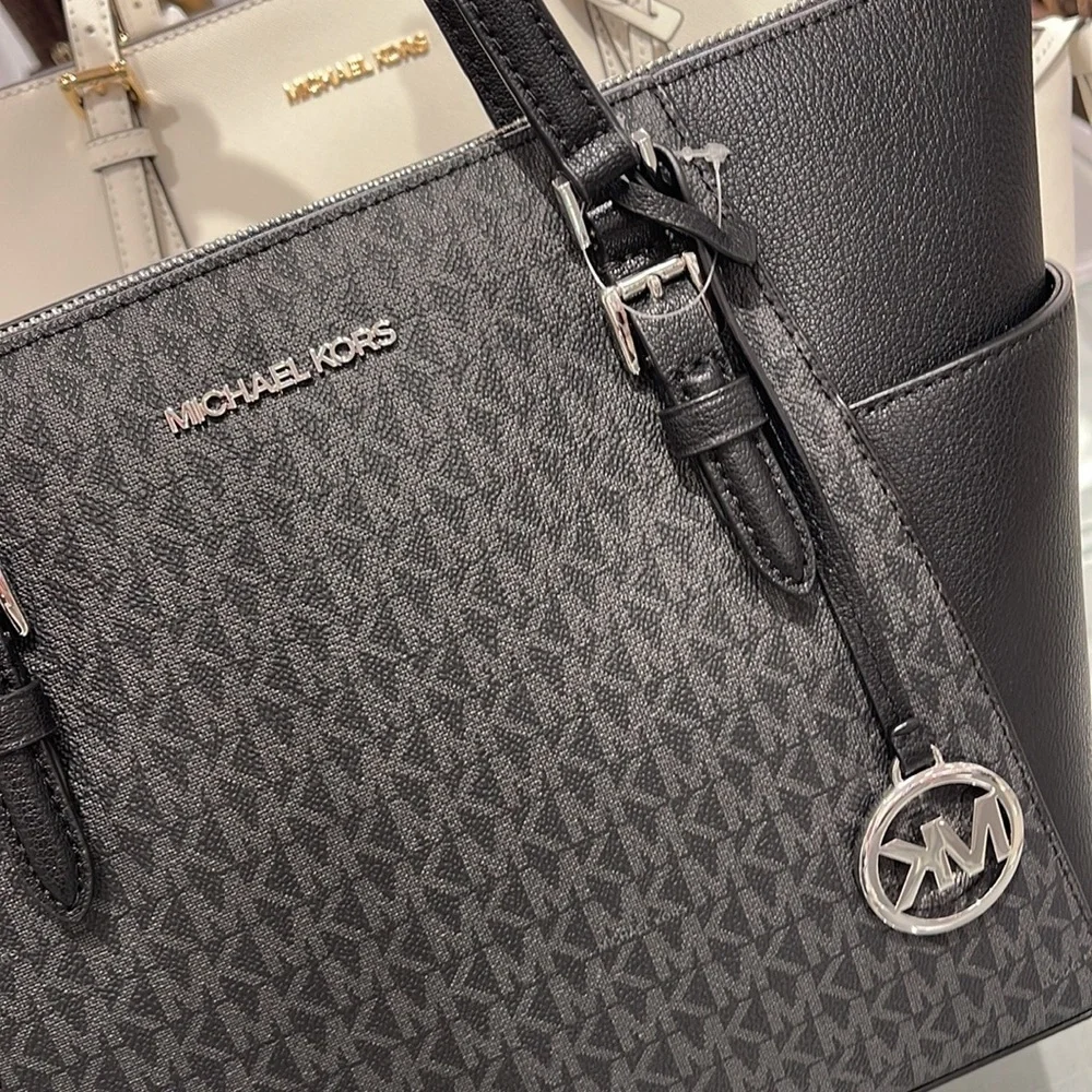 MICHAEL KORS CHARLOTTE LARGE TOP ZIP Tote bag
Black Signature - Picture 3 of 16